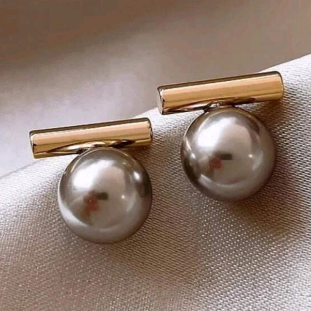 NEW! Classic Elegant Grey Pearl & Bar Gold Stud Earrings